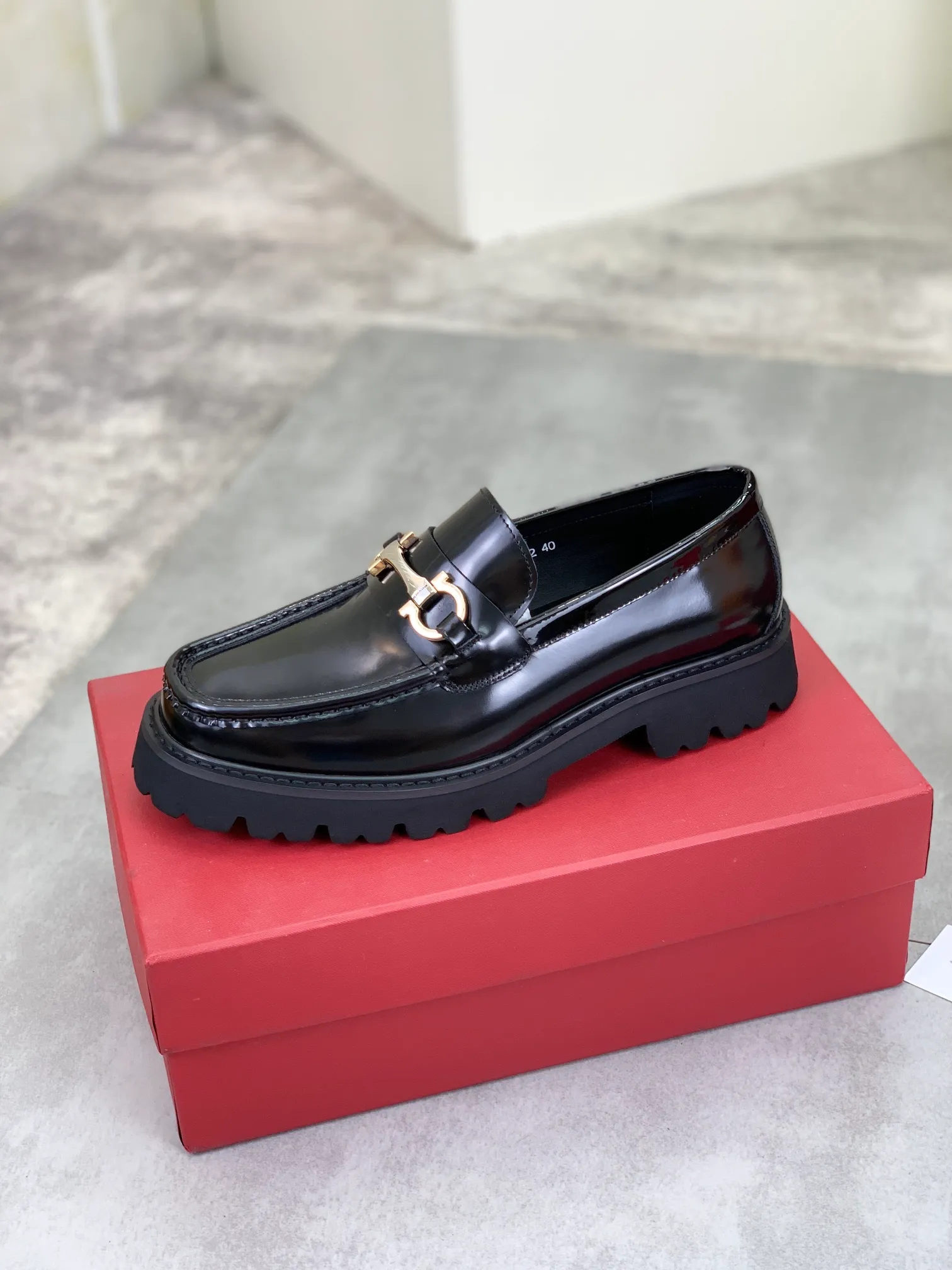 Men's Men's Shoes 💰P460💰[New Style] Water-dyed Niuli 🆘[Salvatore Ferragamo] Ferragamo's latest casual business leather shoes for men! Available at counters simultaneously! The fabric is made of specially imported original calfskin, the lining is made of imported water-dyed cowhide, and the original lightweight foam outsole is absolutely luxurious and leads the fashion trend. Matching code: 38-45; 3️⃣ colors available